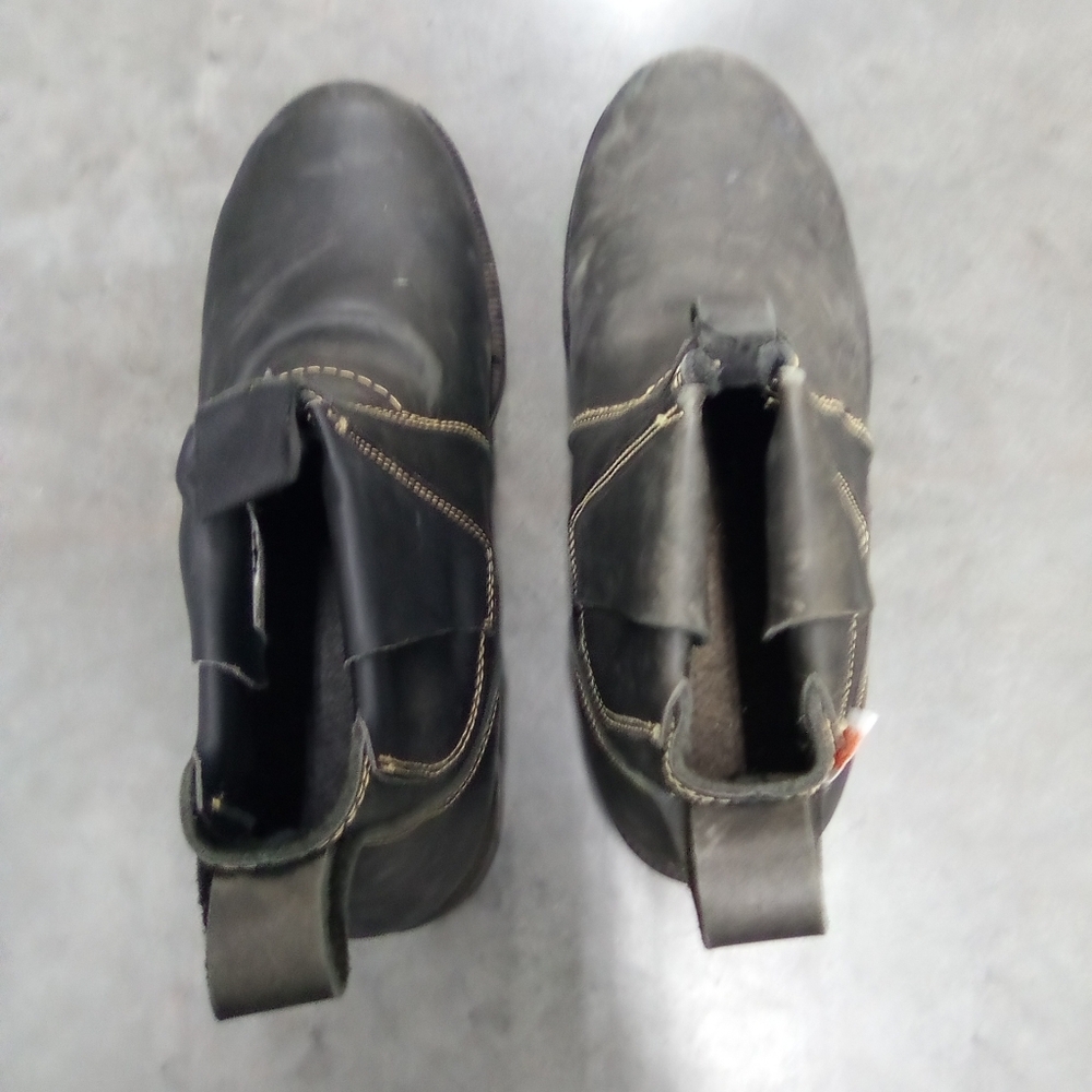 Caboodles Black Sturdy Boots with Chevron Tread
